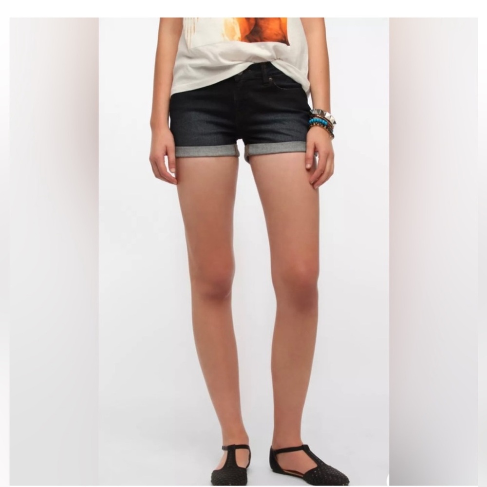 BDG Mid Rise Alexa 5 Pocket Shortie Size 25